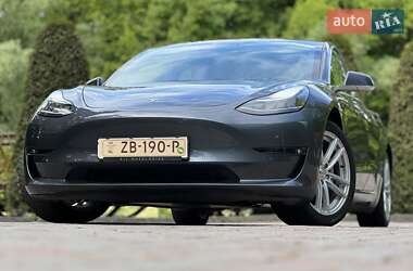 Седан Tesla Model 3 2019 в 