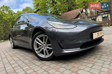 Седан Tesla Model 3 2019 в 