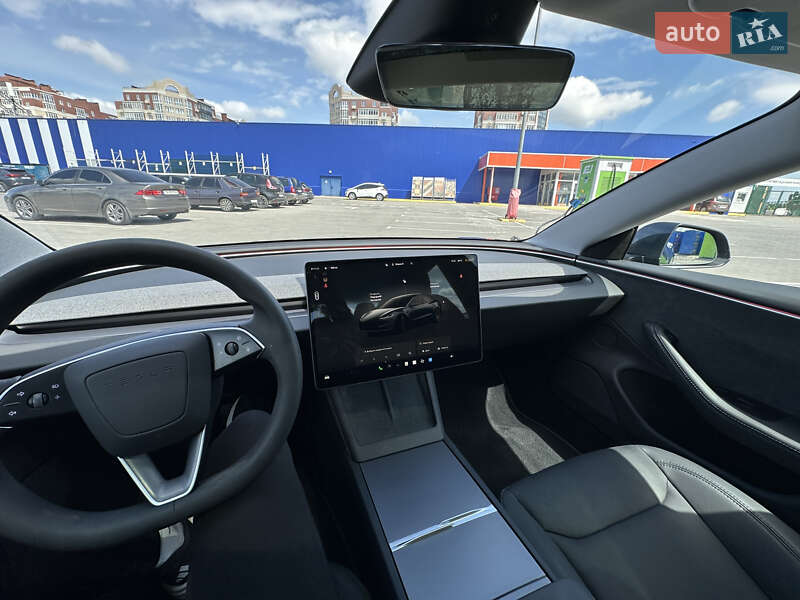 Седан Tesla Model 3 2024 в Умани