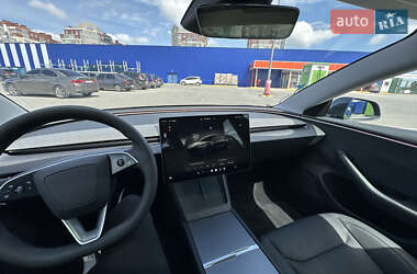 Седан Tesla Model 3 2024 в 