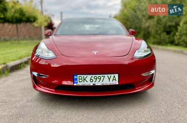 Седан Tesla Model 3 2021 в 