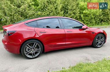 Седан Tesla Model 3 2021 в 