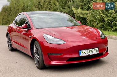 Седан Tesla Model 3 2021 в 