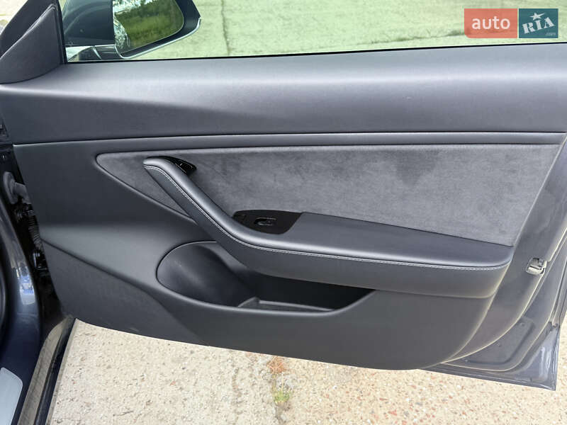 Седан Tesla Model 3 2018 в Южноукраинске фото 24 Седан Tesla Model 3 2018 в Южноукраинске