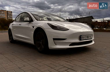 Седан Tesla Model 3 2022 в 