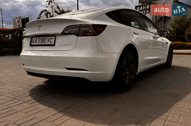 Седан Tesla Model 3 2022 в 