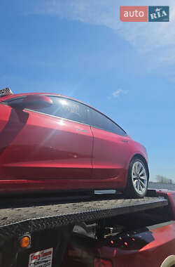 Седан Tesla Model 3 2022 в 