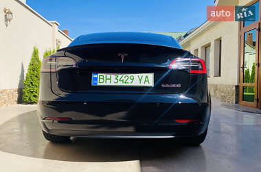 Седан Tesla Model 3 2021 в 