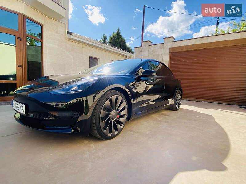 Седан Tesla Model 3 2021 в 