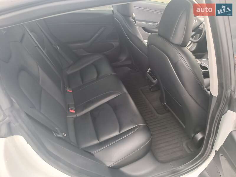 Седан Tesla Model 3 2020 в Киеве