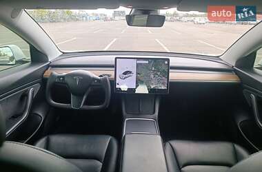 Седан Tesla Model 3 2020 в 