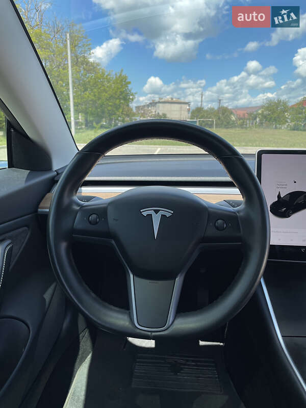 Седан Tesla Model 3 2018 в Одессе