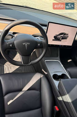 Седан Tesla Model 3 2022 в 