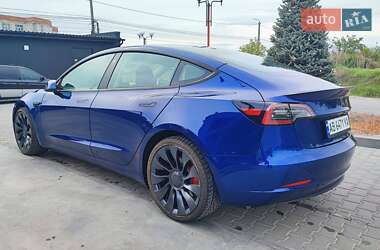 Седан Tesla Model 3 2023 в 
