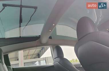 Седан Tesla Model 3 2023 в 