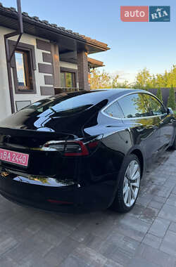 Седан Tesla Model 3 2019 в 