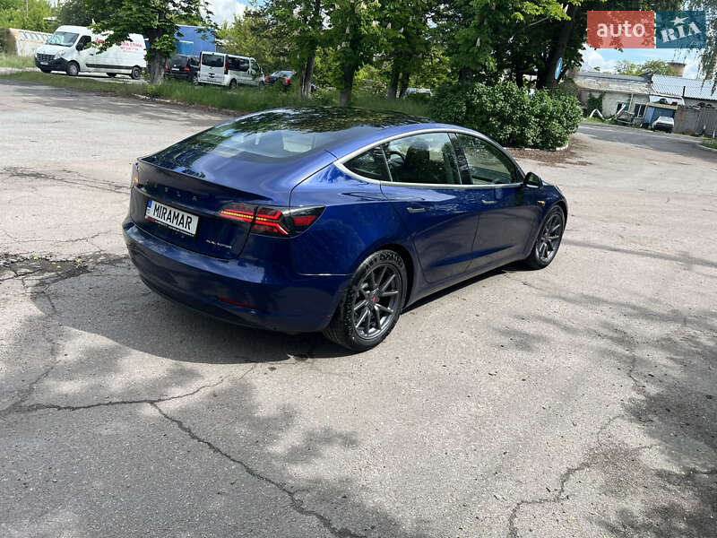 Седан Tesla Model 3 2018 в Броварах