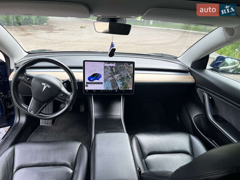 Седан Tesla Model 3 2018 в Броварах