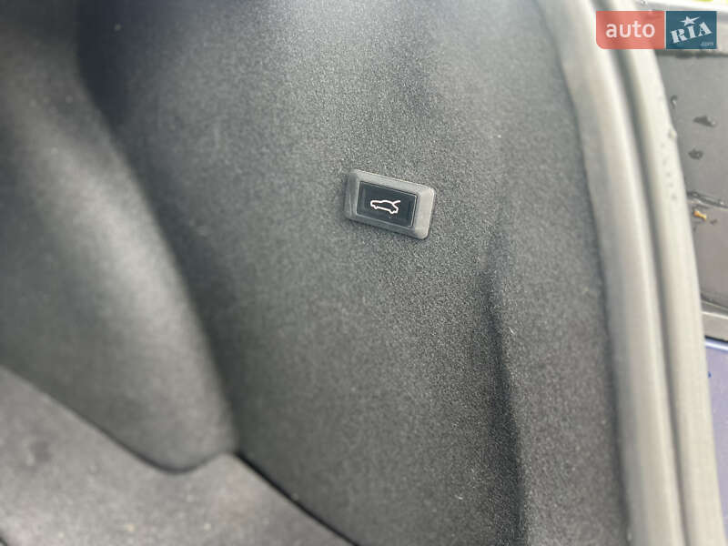 Седан Tesla Model 3 2018 в Броварах