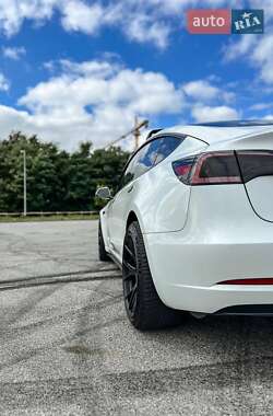Седан Tesla Model 3 2019 в 