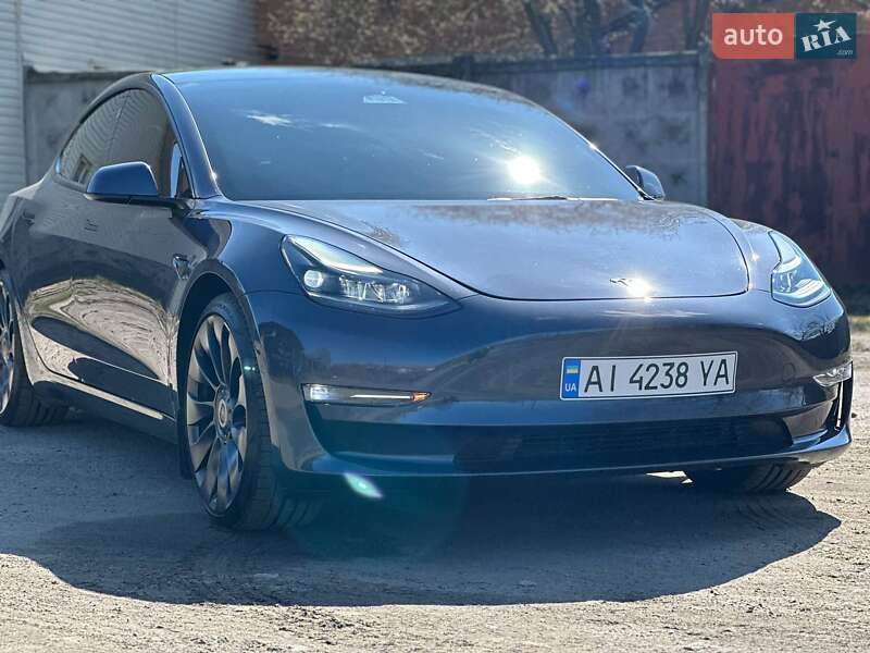 Седан Tesla Model 3 2023 в Фастові