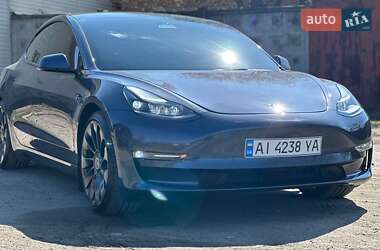 Седан Tesla Model 3 2023 в 