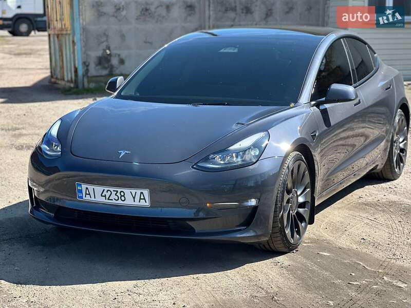 Седан Tesla Model 3 2023 в Фастові