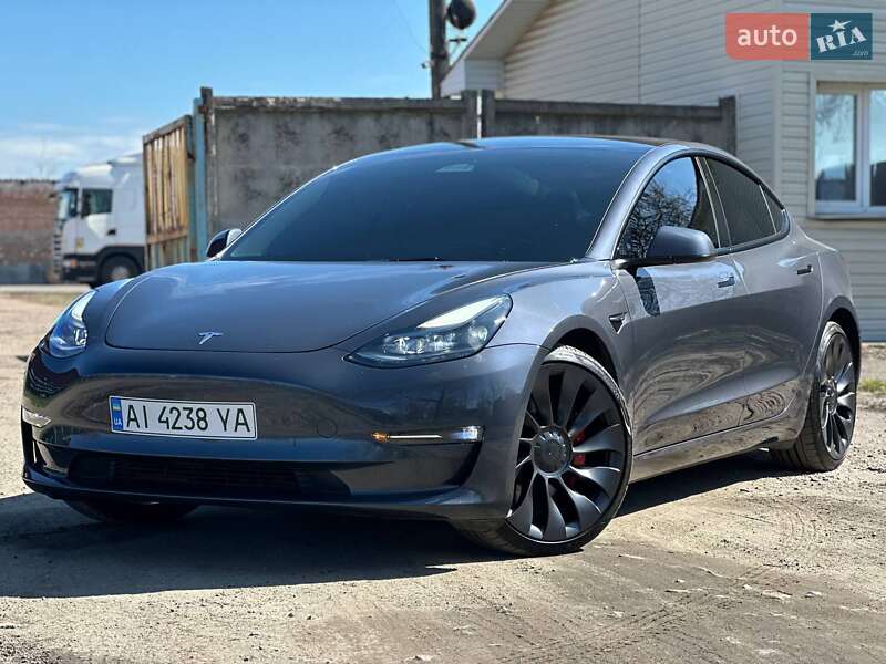 Седан Tesla Model 3 2023 в Фастові