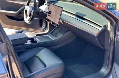 Седан Tesla Model 3 2023 в 