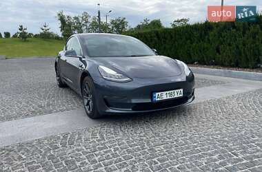 Седан Tesla Model 3 2018 в Львове