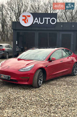 Седан Tesla Model 3 2020 в 