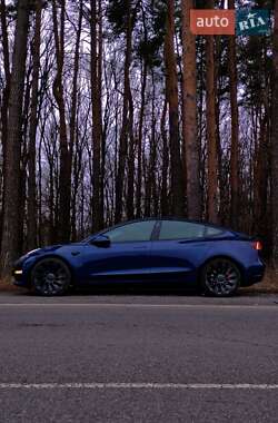 Седан Tesla Model 3 2022 в 
