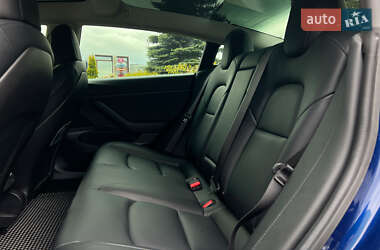 Седан Tesla Model 3 2020 в 