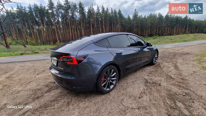 Седан Tesla Model 3 2022 в Киеве