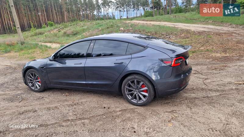Седан Tesla Model 3 2022 в Киеве