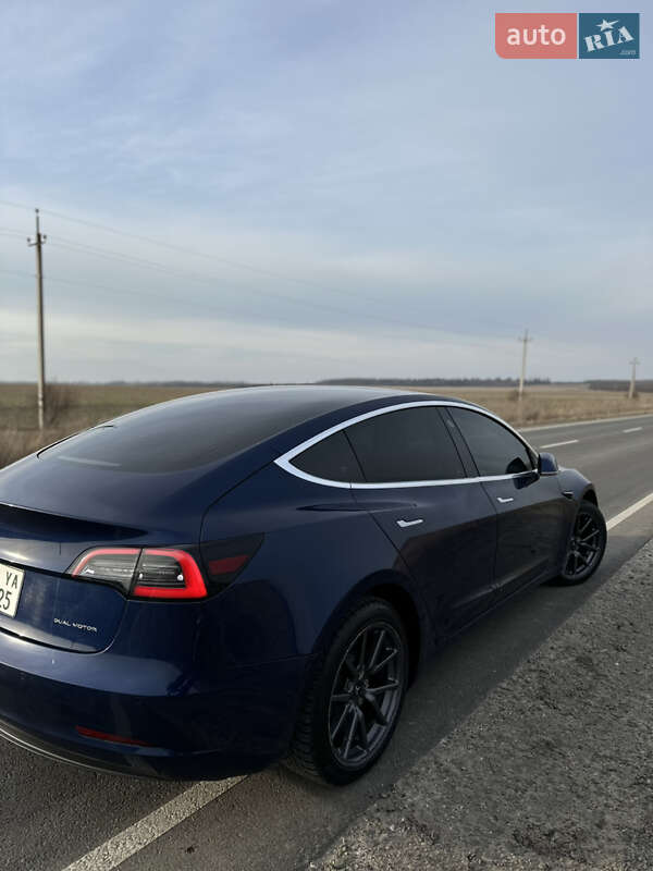 Седан Tesla Model 3 2018 в Львове