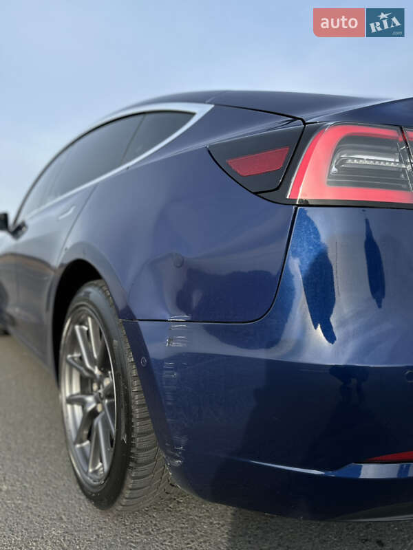 Седан Tesla Model 3 2018 в Львове
