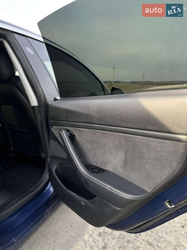 Седан Tesla Model 3 2018 в Львове