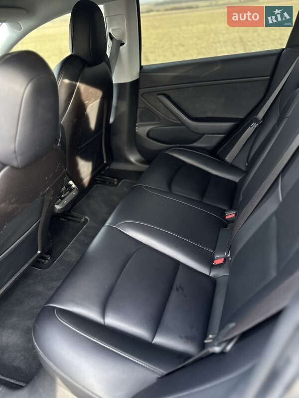 Седан Tesla Model 3 2018 в Львове