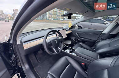 Седан Tesla Model 3 2020 в 