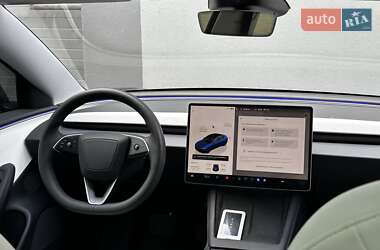 Седан Tesla Model 3 2024 в 