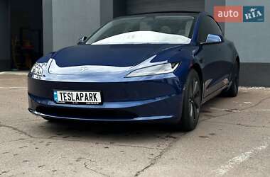 Седан Tesla Model 3 2024 в 