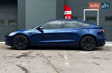 Седан Tesla Model 3 2024 в 