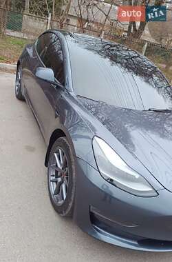 Седан Tesla Model 3 2023 в 