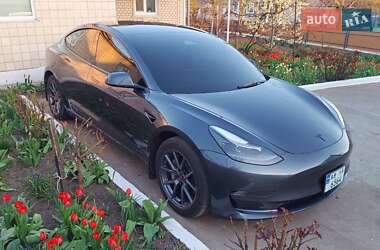 Седан Tesla Model 3 2023 в 
