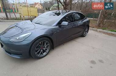 Седан Tesla Model 3 2023 в 