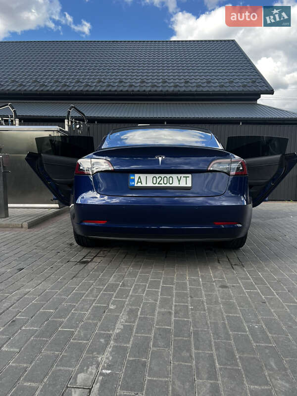 Седан Tesla Model 3 2022 в Березане