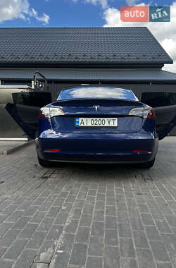 Седан Tesla Model 3 2022 в 