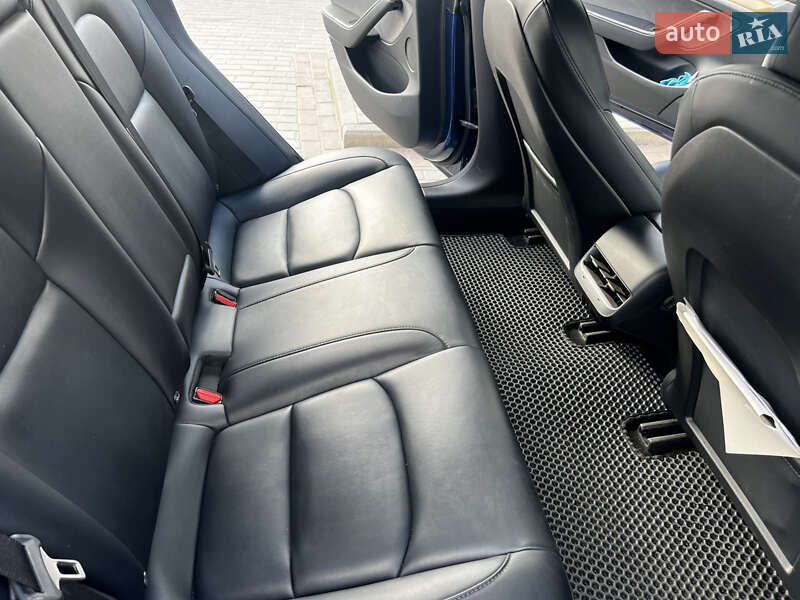 Седан Tesla Model 3 2022 в Березане