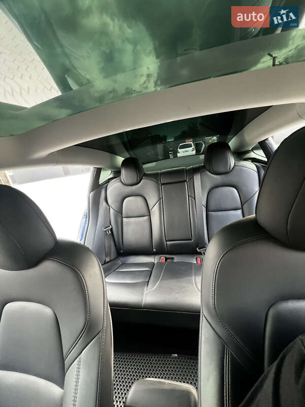 Седан Tesla Model 3 2022 в Березане
